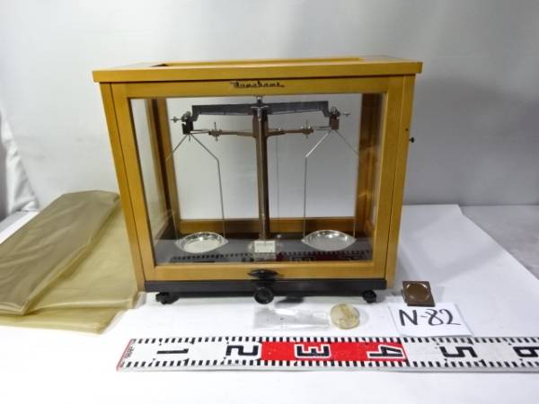 レトロの上皿天秤　村上衡器製作所　大阪優良企業　ディスプレイに　貴重なケースです 古い精密上皿天秤はかり村上衡器ハカリ昭和レトロ錘てんびんN82 【公式