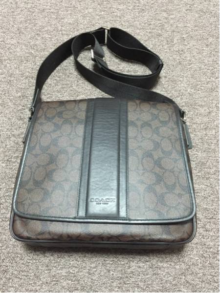美品！コーチメンズ ショルダーバッグ シグネチャー COACH 極美品COACH