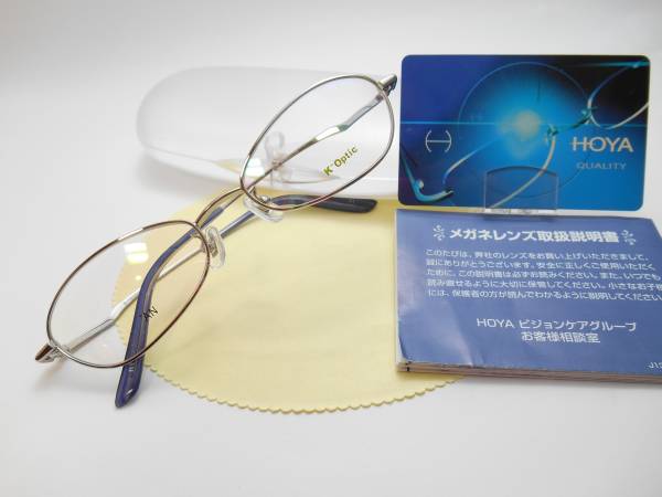 赤字３千円～●HOYAブルーライトカットPCレンズ付老眼鏡チタンSV