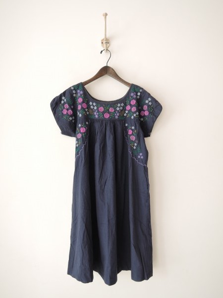 美品　ハグオーワー　刺繍マキシ丈ワンピース　黒　雅姫 ハグオーワー 美品 黒 雅姫 O 刺繍マキシ丈ワンピース HUG WAR