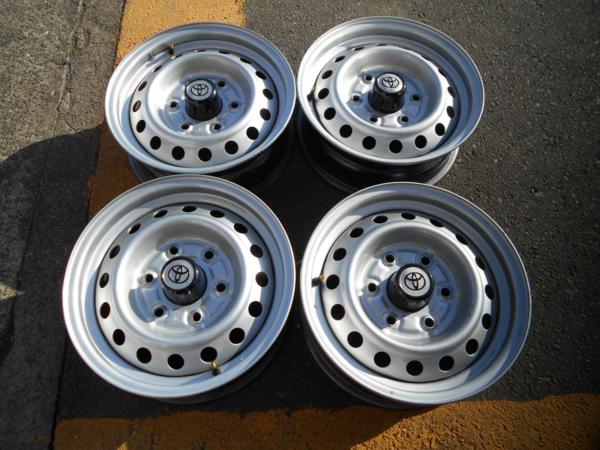 ◎トヨタ純正１００ハイエース*2WD*センターキャップ付き*4本