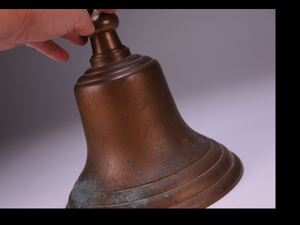 【玖月】 　　　古い銅の鐘 大きな手持鐘