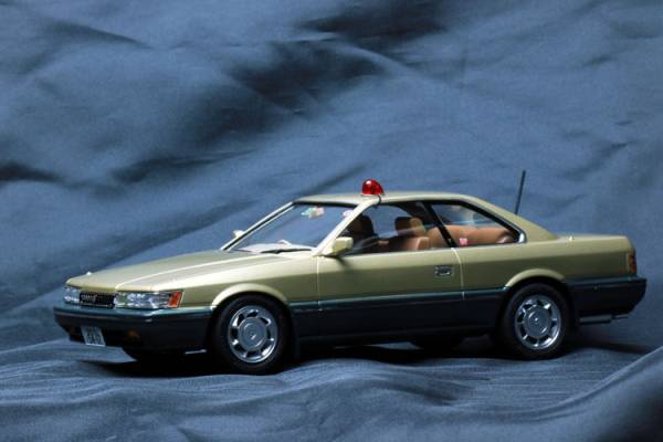 アオシマ 1/24 レパード 「あぶない刑事」港303 完成品 あぶない