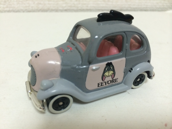ディズニー トミカ イーヨーのクラシックカー プーさん キャラクター