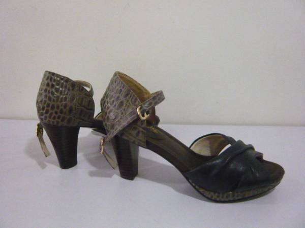 新品★激安定価15750★トレトレ本革ネイビ系厚底サンダル24cm