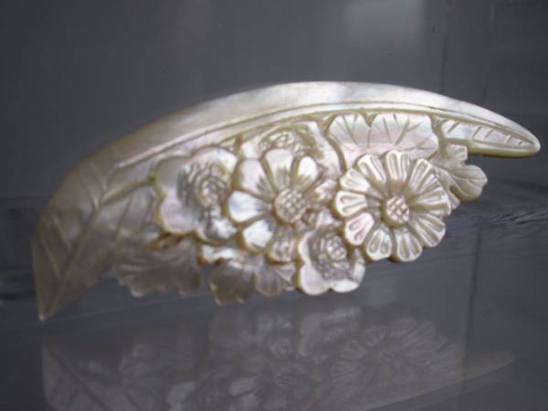 ☆アンティーク・シェル製　花積む舟の帯留め