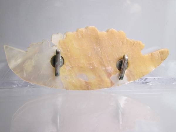 ☆アンティーク・シェル製　花積む舟の帯留め