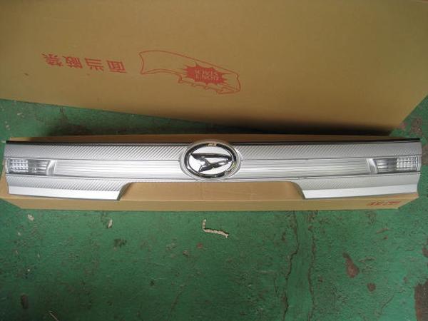 タント L375S リアゲートガーニッシュ バックドアガーニッシュ