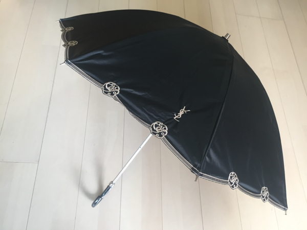 新品イヴサンローラン バラ柄 1級遮光晴雨兼用日傘 プチパラ　黒
