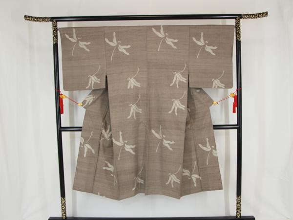 中古美品 単衣男物 紬織 とんぼ柄 裄67.0㎝ 正絹 E303
