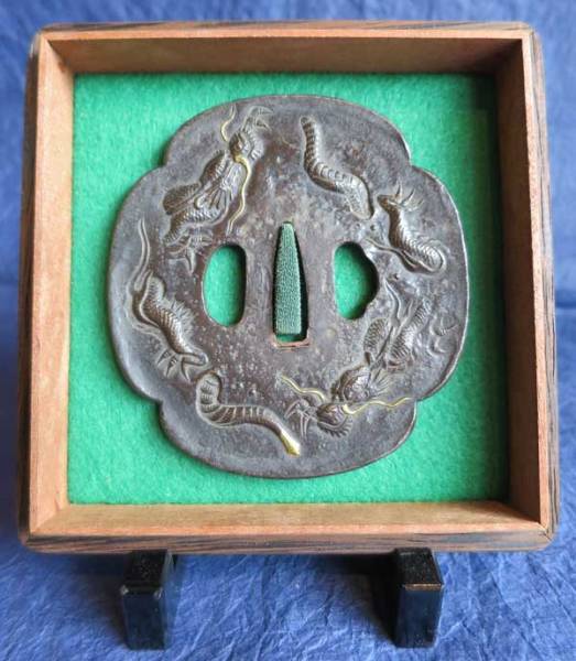 鍔 鉄地 金象嵌 波に双龍図木瓜形の赤銅地 骨董品 公式通販 武具 象嵌