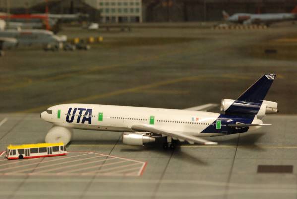 アエロクラシクス[AC-F-BTDB] DC-10-30 UTA (1/400)