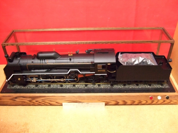 蒸気機関車 D51 大型鉄道模型 1/24 ガラスケース入り機関車 【公式通販】