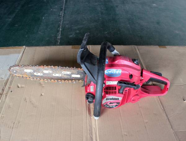 ジャンク/新ダイワ E1038S エンジンチェーンソー