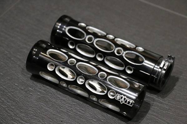 ハーレー　1インチハンドル用ハンドグリップ　BATTISTINIS中古