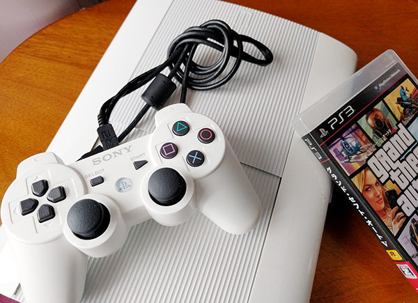 中古】PlayStation 3 本体（クラシック・ホワイト250GBとGTA5 250GB