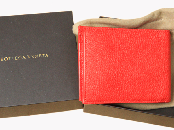 新品【BOTTEGA VENETA/2つ折りレザー 財布 小銭いれ付き 赤】