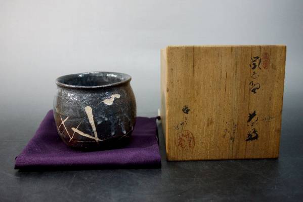 加藤春二 瀬戸焼 茶器 鼠志野 茶碗 共箱 宝】瀬戸の名工 加藤春二(作) 鼠志野茶碗 共箱 【公式通販】