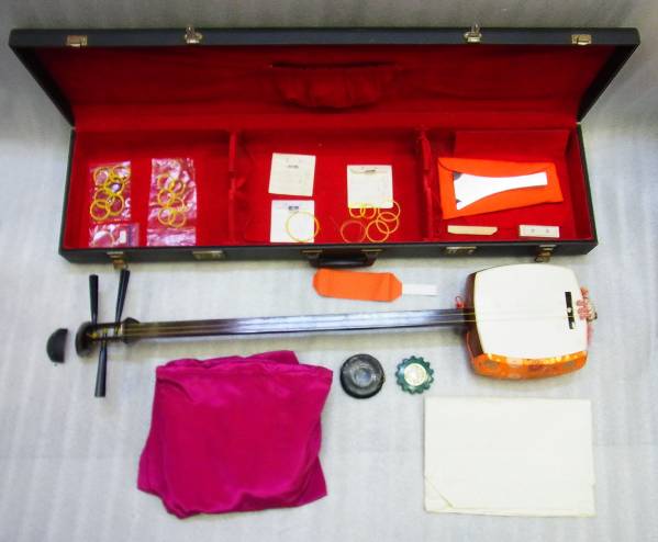 三味線 三弦 紅木? 丸打胴 中棹 地唄 和楽器 付属品多数 中棹 三味線