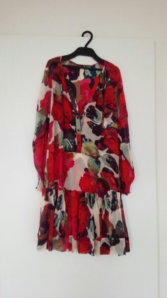 着映えするシルクのワンピース(DIANE VON FURSTENBERG)