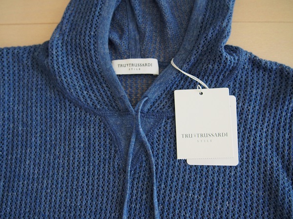 トラサルディー　ニット　夏用のパーカー　未使用　レディース