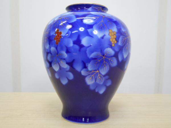 深川製磁 宮内庁御用達 花器 花瓶 有田焼 花入 金彩 壺 : 深川製花瓶 置物