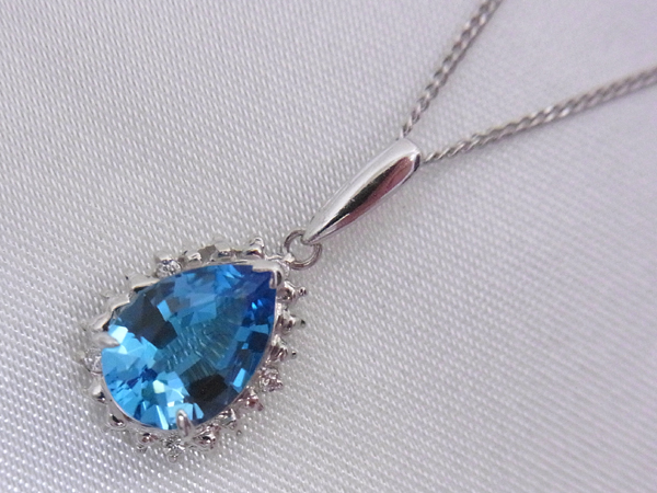 ● PT900/PT850 水色石ネックレス 4.1g 33cm W8.9mm