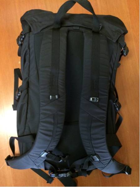美品 廃盤 アークテリクスARC'TERYXカタKATA30L バックパック黒 美品 廃盤 アークテリクスARC'TERYXカタKATA30L バックパック黒