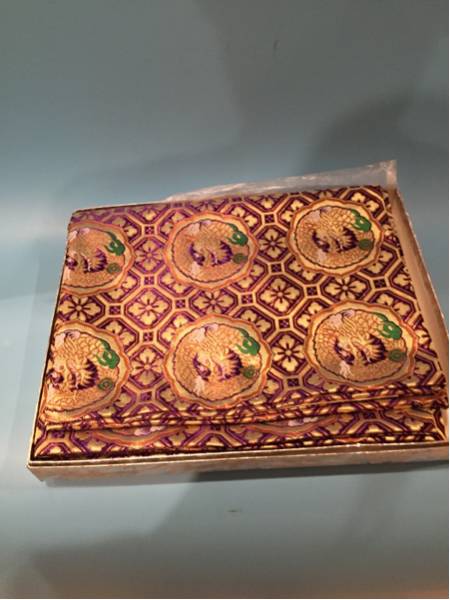 同梱不可 金襴錦地 御打敷 敷布 経机 仏壇仏具 5尺×1巾半(経机)|売買されたオークション情報、yahooの商品情報をアーカイブ公開 ...
