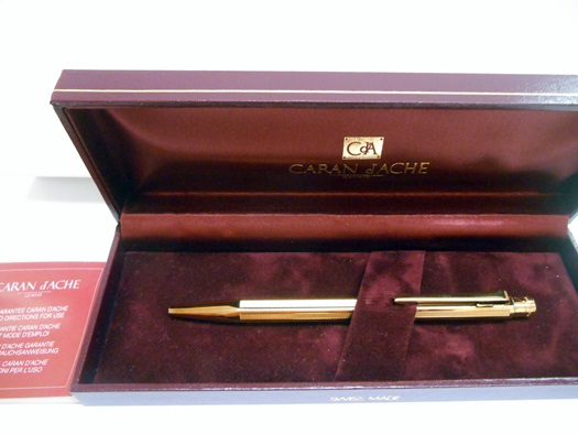 CARAN d'ACHE カランダッシュ ノック式 ボールペン ゴールド 事務