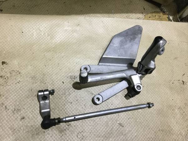 ホンダ 純正品 NSR250 フロント右ステップホルダー 50600-KV3-770 未使用品 A240 nsr250r NSR250R MC21 nsr250 ステップホルダーSET mc28(ステップ、ペダル
