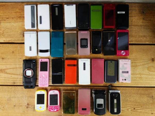 個◇ガラケー約85台まとめ売り ジャンク 携帯 部品取り 約10.0㎏02002 -