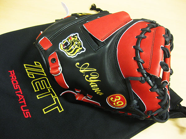 レア品！阪神タイガース矢野選手記念スパイク レア品！阪神タイガース