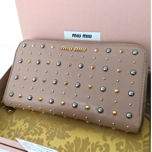 ミュウミュウ スタッズ MIU miu レザー 長財布 miumiu $ 美品 ブラック 