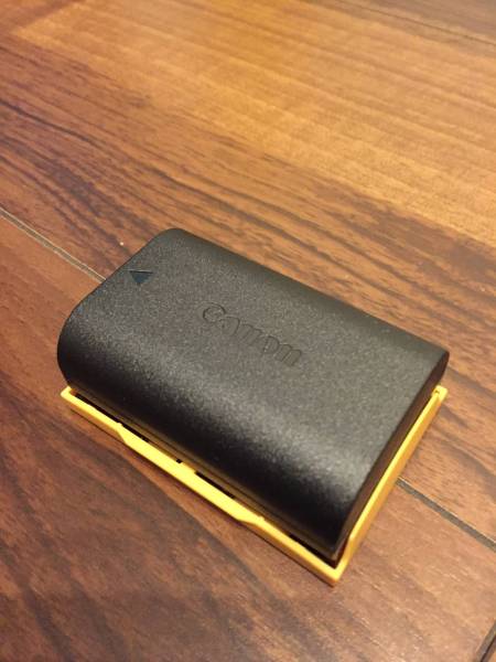 新品！！CANON純正バッテリーパック　LP-E６！！