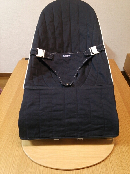 ベビービョルン☆バウンサー☆紺☆はこboon５キロ☆