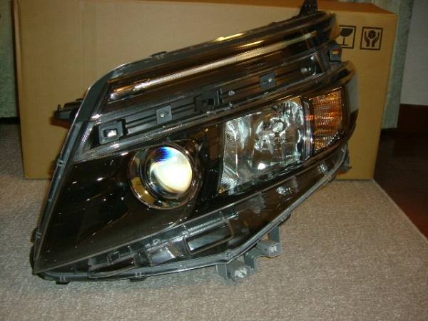 ZRR ZWR 80ヴォクシー左 LED ヘッドライト ZRR ZWR 80 VOXY ヴォクシー