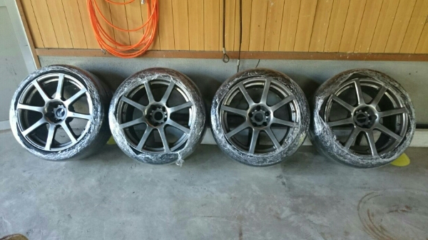 BLITZ ホイール、タイヤセット BRW08 18インチ10j 114.3 +23