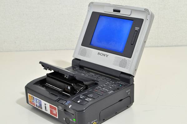 ジャンク品☆SONY GV-D1000ビデオウォークマン☆MiniDV録/再生機(プロ