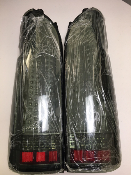 ハイエース 200 1～4型 縦LED テール スモーク