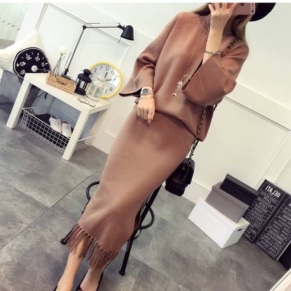 新作　スリーブニット*フリンジスカートセットアップキャメル