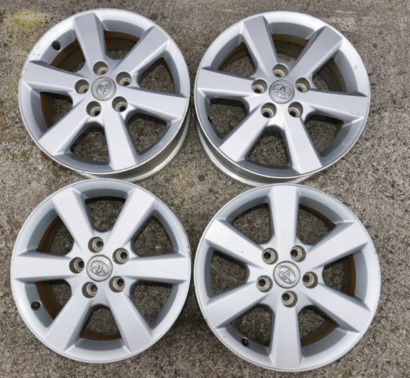 TOYOTA純正　アイシス純正4本セット　PCD114.3　+45　　5穴