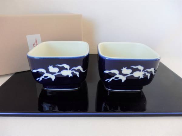 7000円お値下げ 深川製磁 ◆ 草花折枝白抜紋小鉢２客 ◆ 14040円