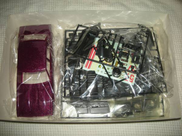 絶版 アオシマ 1/24 ケンメリ スカイライン 4Dr ミラクルレインボー
