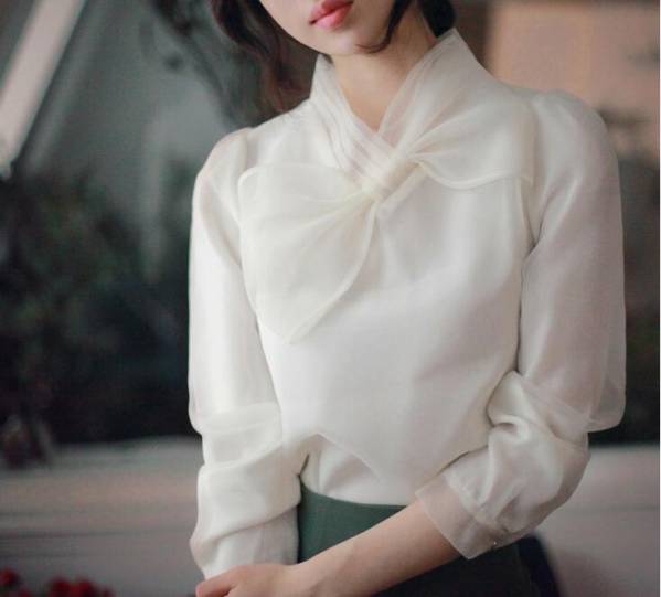 レディースシャツブラウス　純色　リボン飾り　可愛い　