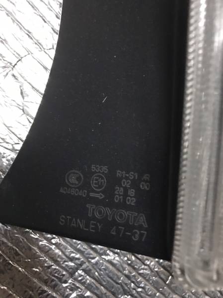 プリウス　前期　テーランプ　右　スタンレイ47-37　美品　純正_2
