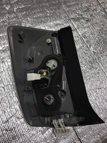 プリウス　前期　テーランプ　右　スタンレイ47-37　美品　純正_3