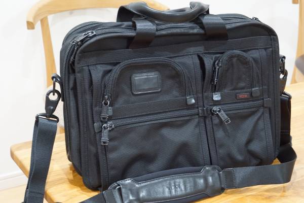 超美品☆TUMI トゥミ 26141DH ALPHA ビジネス 黒 出張や通勤に♪ ✨大