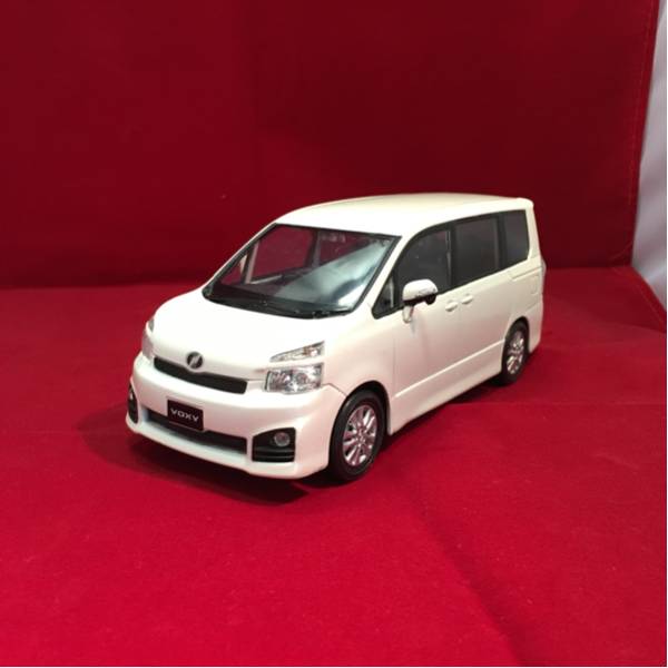 ミニカー TOYOTA 1⁄24 非売品 カラーサンプル VOXY | NOAH NEW