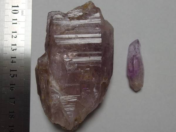 雨塚山産 紫水晶２個セット(巨大結晶の一部と単結晶）